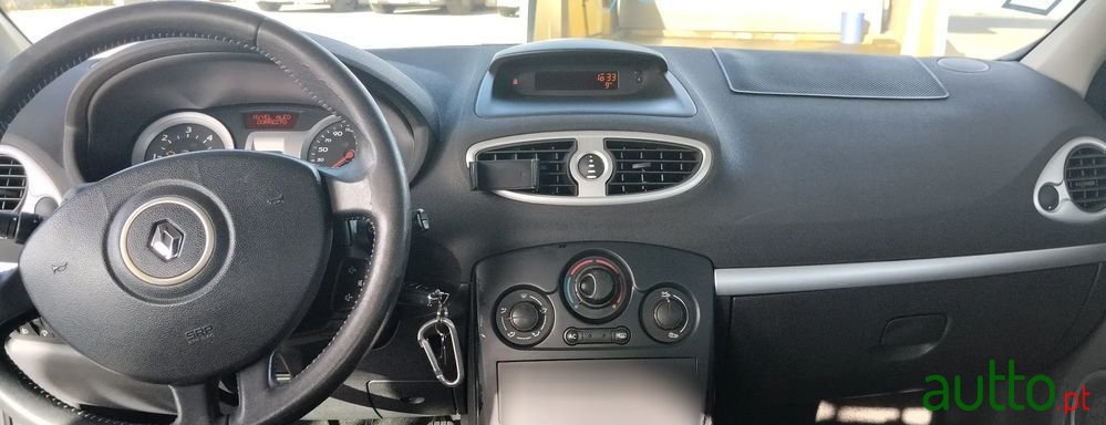 2005' Renault Clio photo #5