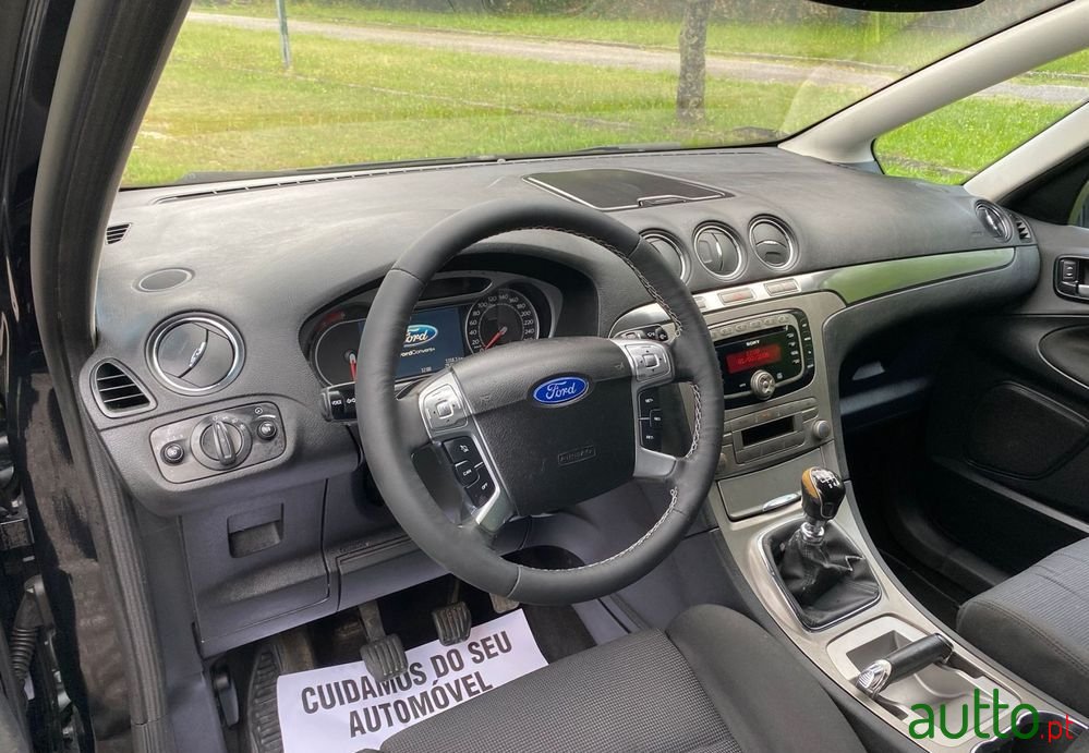 2010' Ford S-Max photo #6