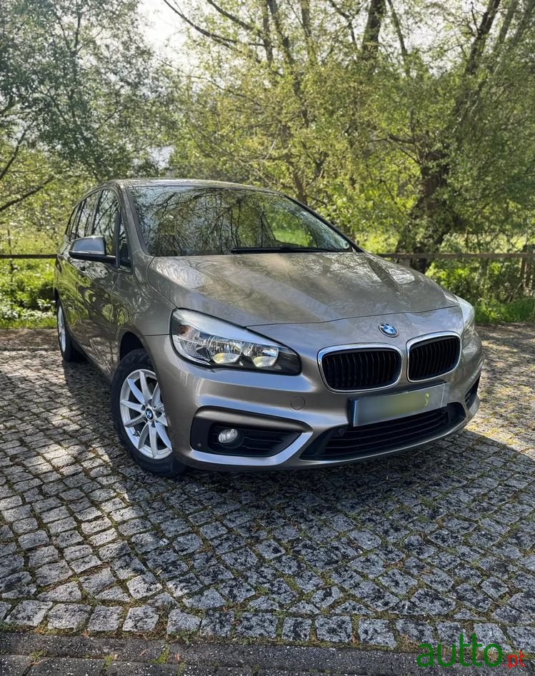 2016' BMW Série 2 D 7L Advantage photo #2
