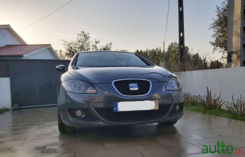 2007' SEAT Leon photo #2