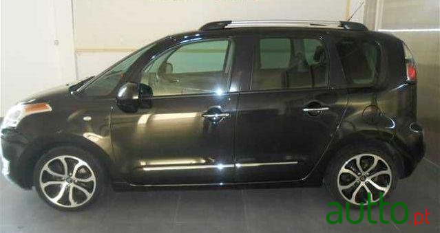 2011' Citroen C3 Picasso photo #1