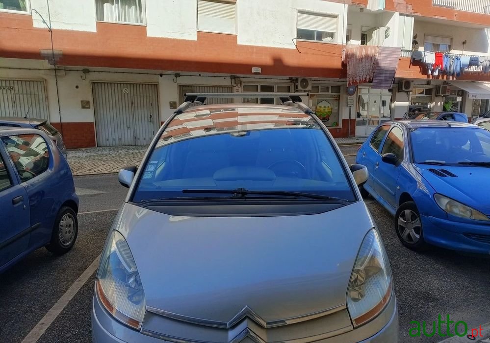 2008' Citroen C4 Grand Picasso photo #3
