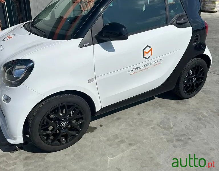 2019' Smart Fortwo photo #2