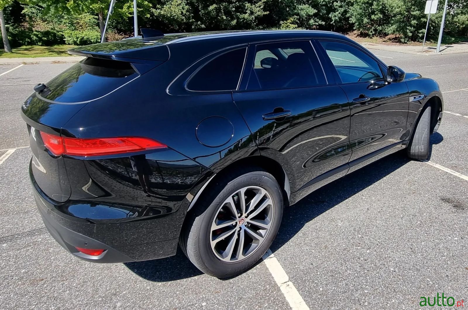 2017' Jaguar F-Pace photo #5