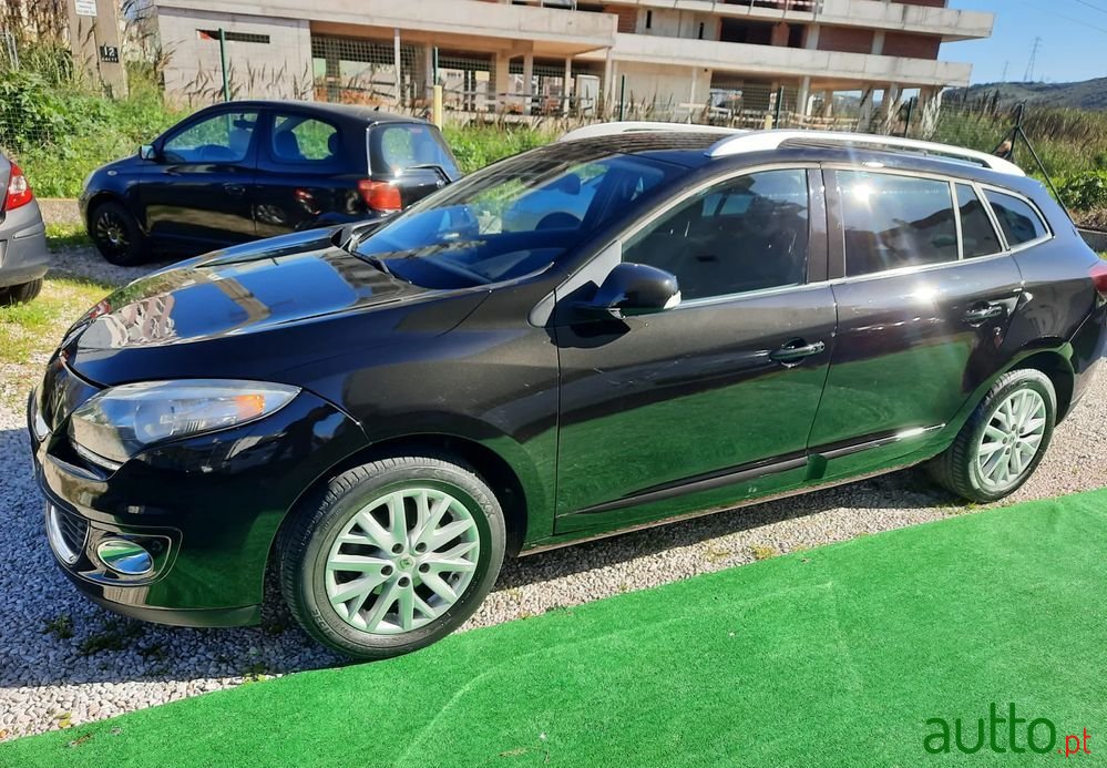 2012' Renault Megane Sport Tourer photo #1