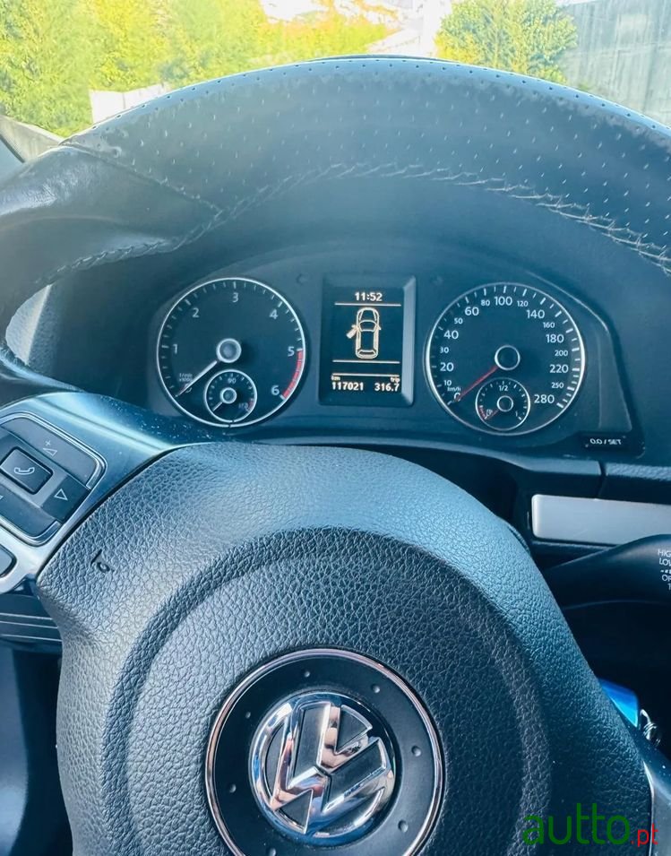 2011' Volkswagen Scirocco photo #2