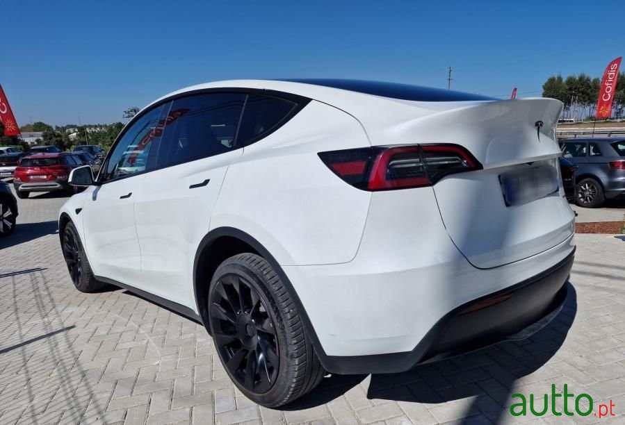 2023' Tesla Model Y Standard Rwd photo #3