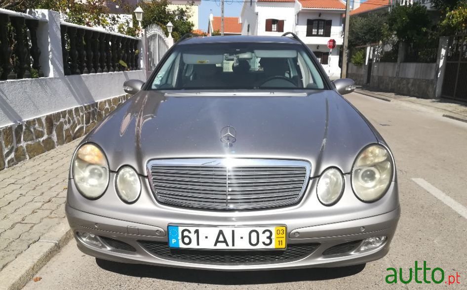 2003' Mercedes-Benz E-220 photo #2