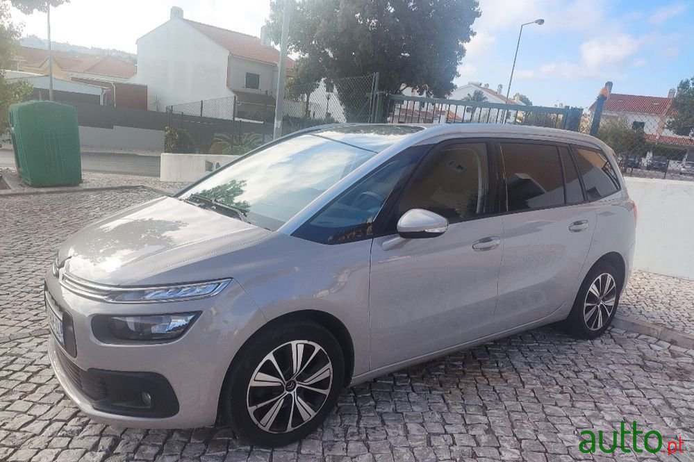 2019' Citroen C4 Spacetourer photo #1
