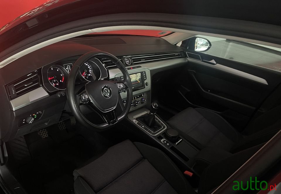 2016' Volkswagen Passat photo #6