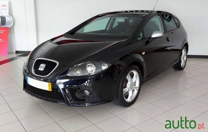 2008' SEAT Leon photo #2