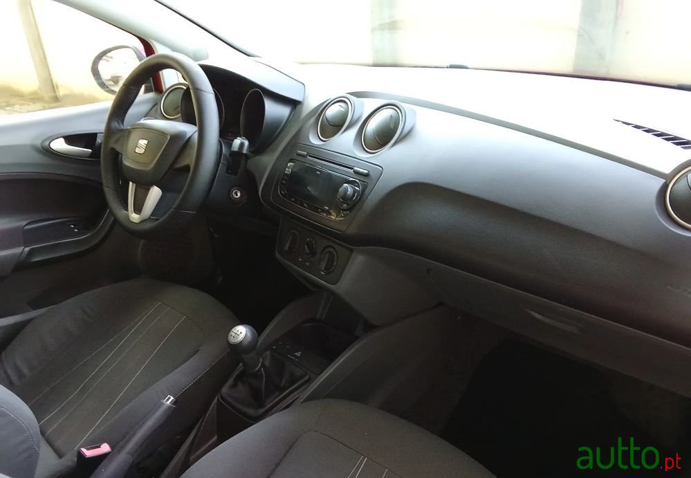 2011' SEAT Ibiza photo #6