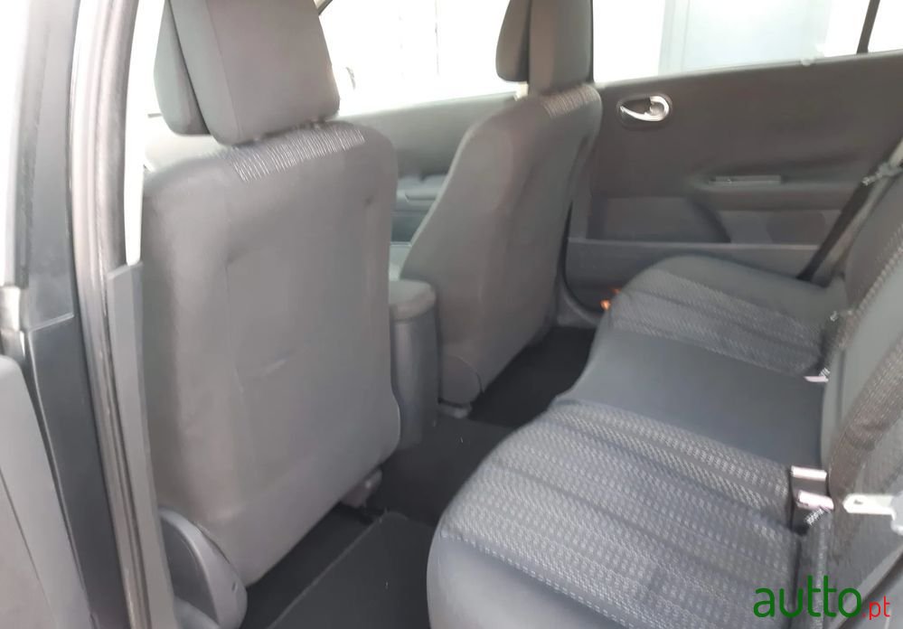 2007' Renault Megane Break photo #5