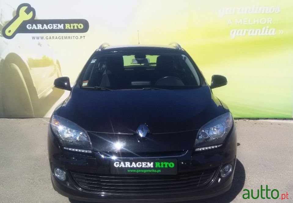 2013' Renault Megane Sport Tourer photo #2