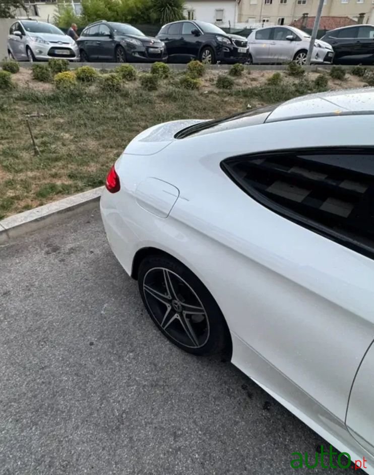 2018' Mercedes-Benz Classe C photo #6