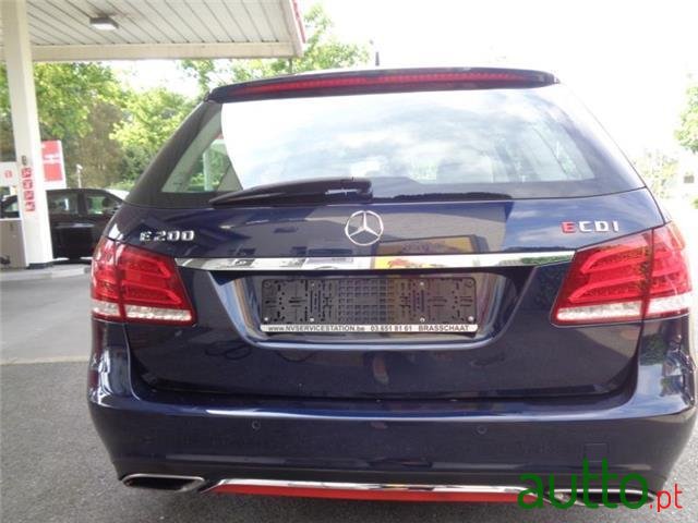 2013' Mercedes-Benz 200E Avantgarde photo #4