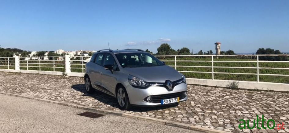 2013' Renault Clio Sport Tourer photo #2