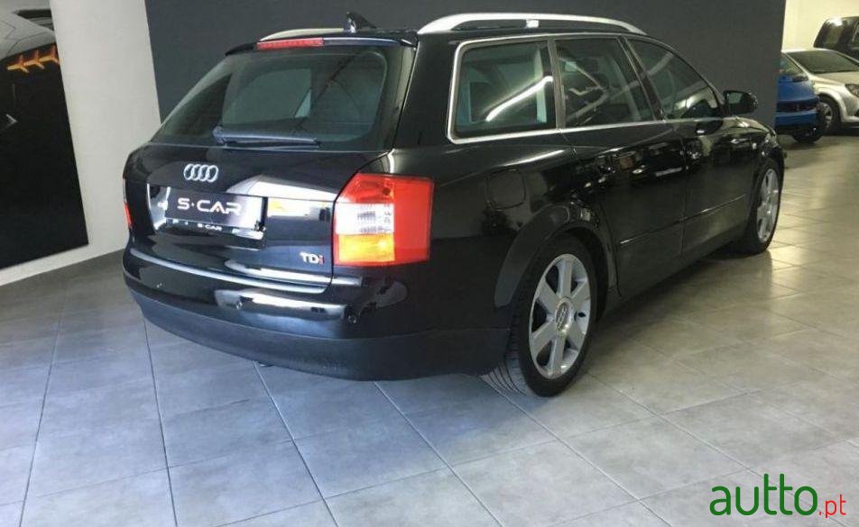2002' Audi A4 Avant photo #2