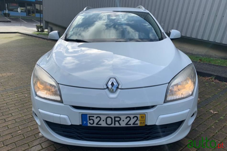 2010' Renault Megane Sport Tourer photo #4