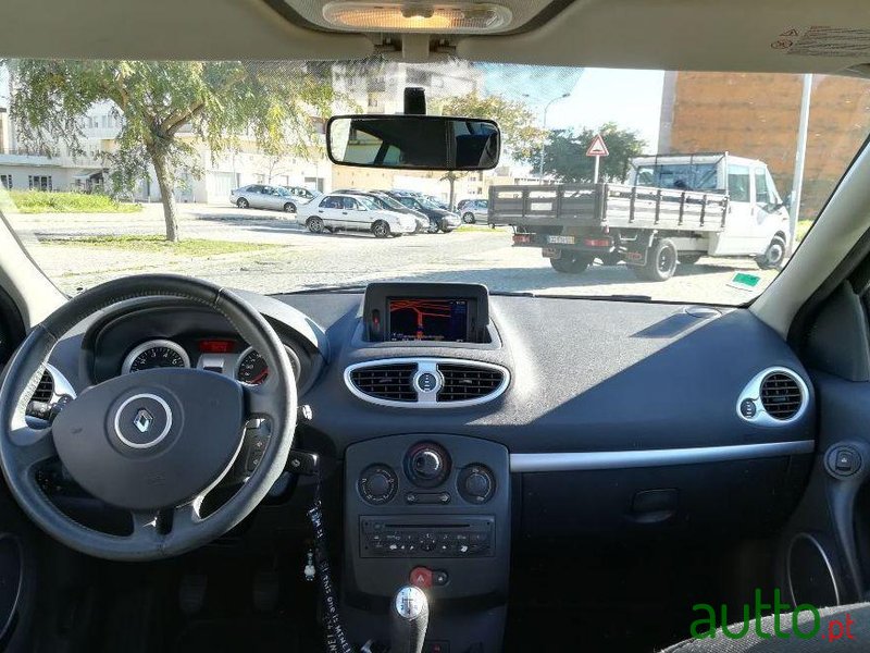 2009' Renault Clio photo #1