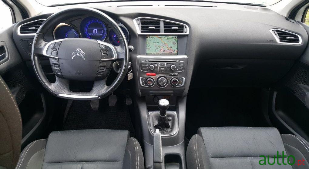 2012' Citroen C4 1.6 e-HDi Seduction photo #2