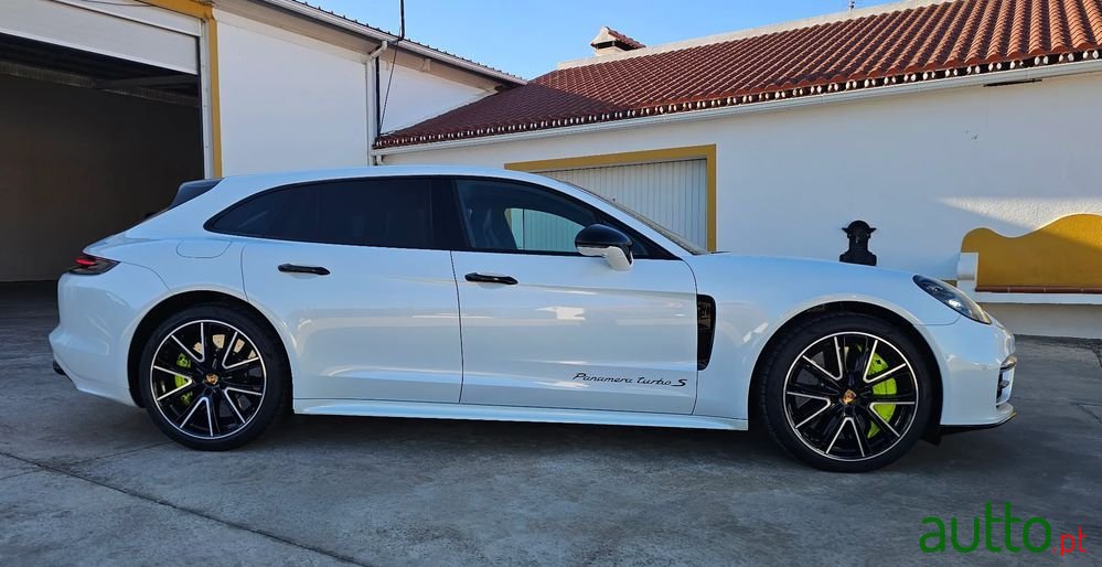 2017' Porsche Panamera Sport Turismo photo #1