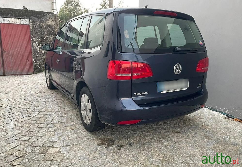 2014' Volkswagen Touran photo #3