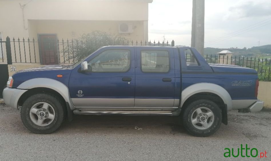 2005' Nissan Navara photo #3