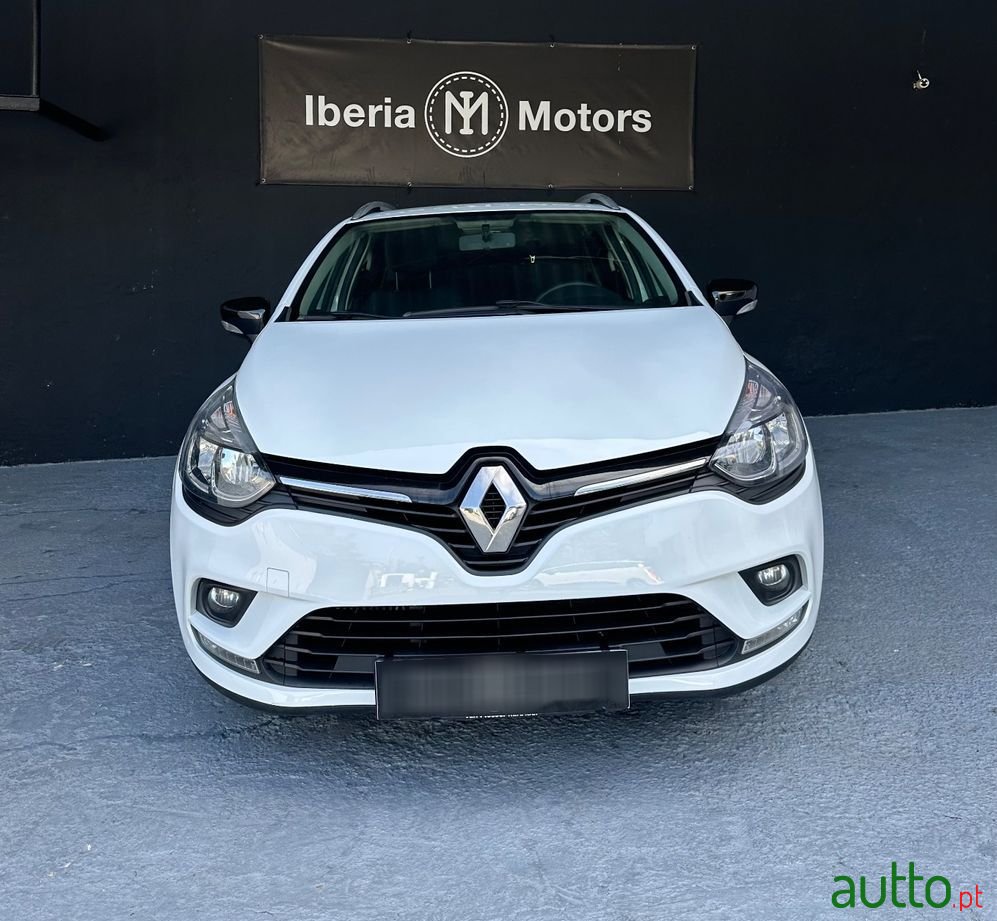 2020' Renault Clio Sport Tourer photo #2