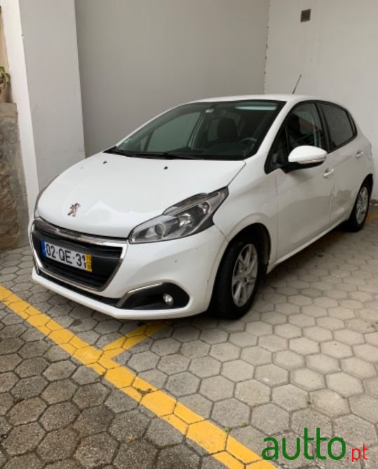 2015' Peugeot 208 photo #2