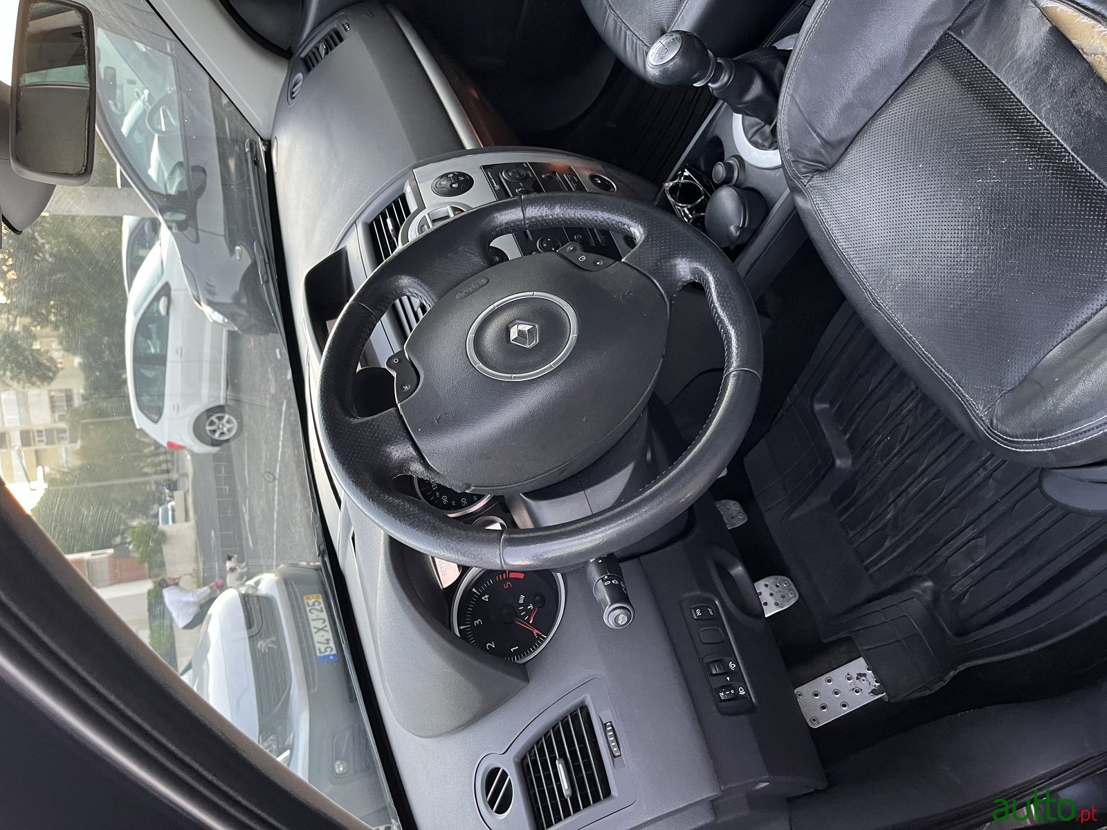 2009' Renault Megane RS photo #2