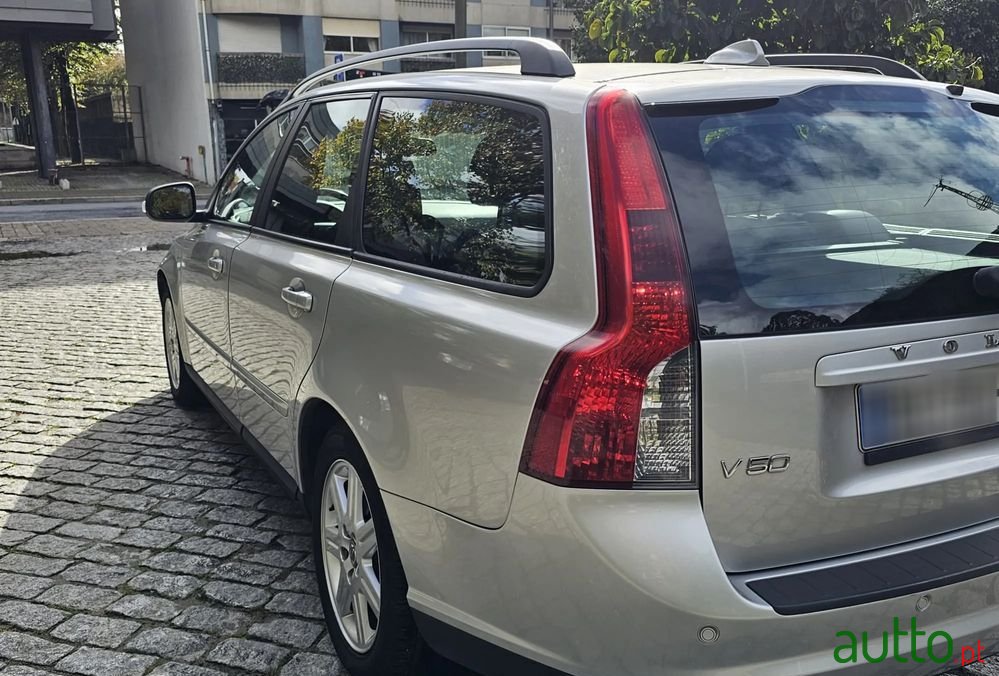 2010' Volvo V50 photo #6