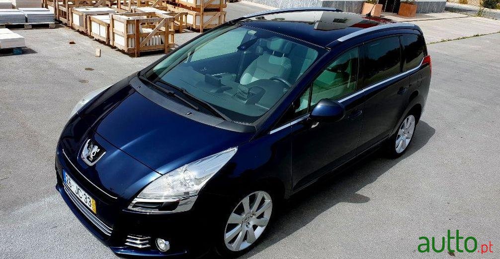 2010' Peugeot 5008 photo #3