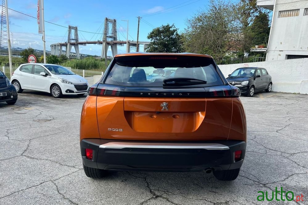 2023' Peugeot 2008 photo #3