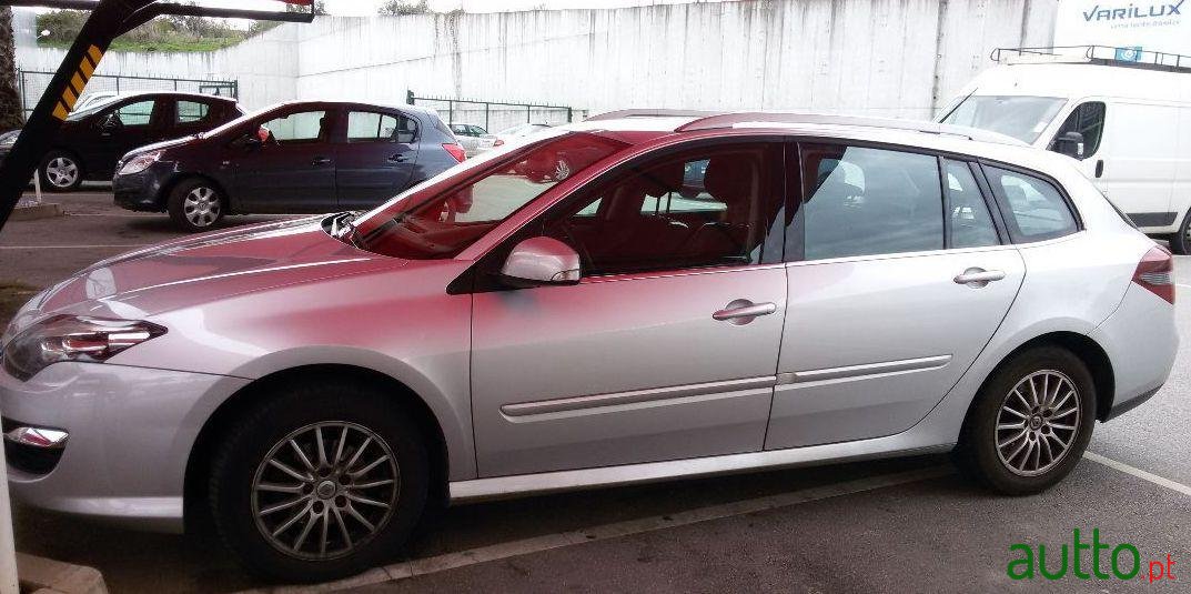 2012' Renault Laguna Break photo #1
