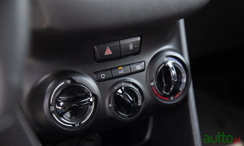 2014' Peugeot 208 1.2 Vti Active photo #4