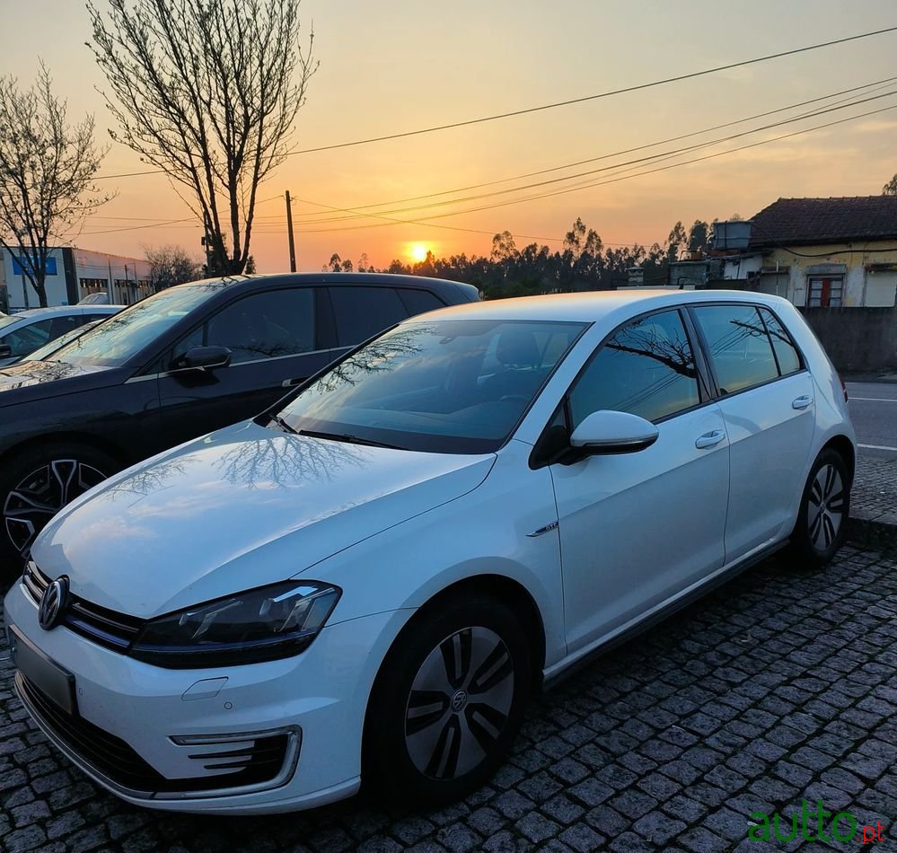 2015' Volkswagen Golf photo #1