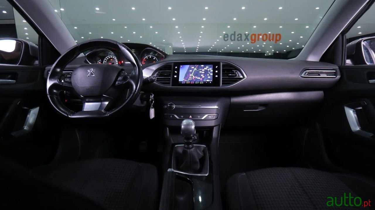 2018' Peugeot 308 Sw photo #6