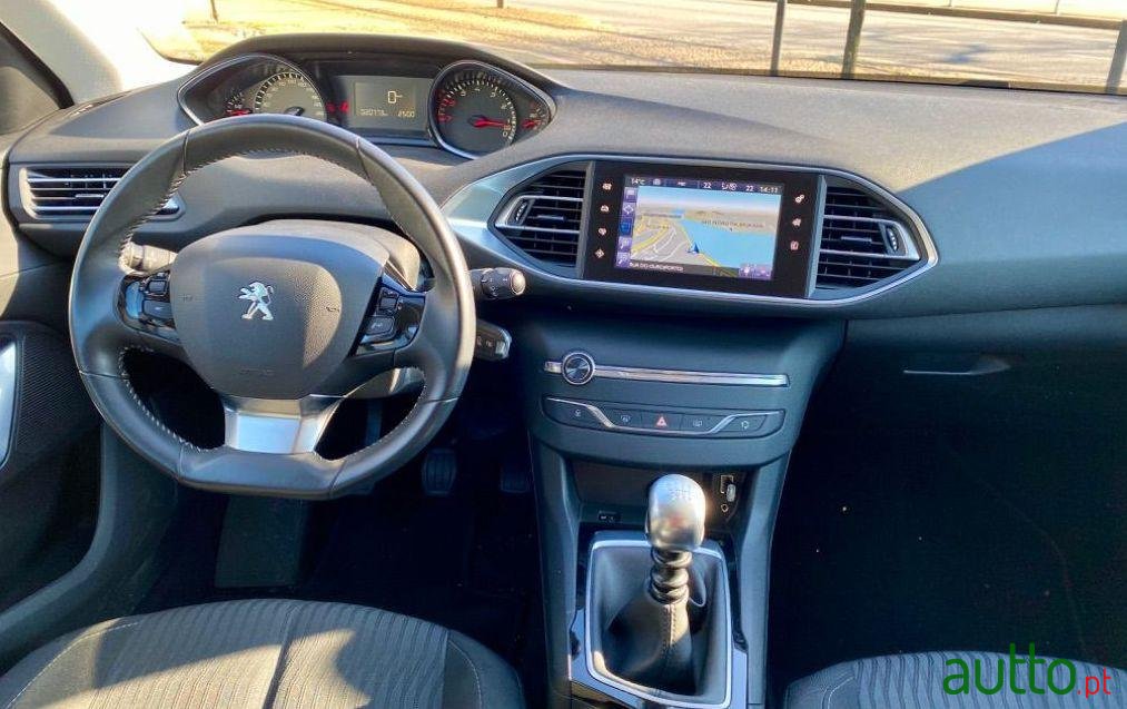 2016' Peugeot 308 photo #2