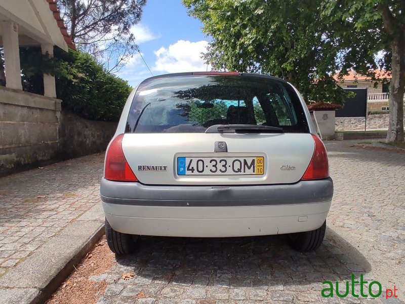 2000' Renault Clio photo #2