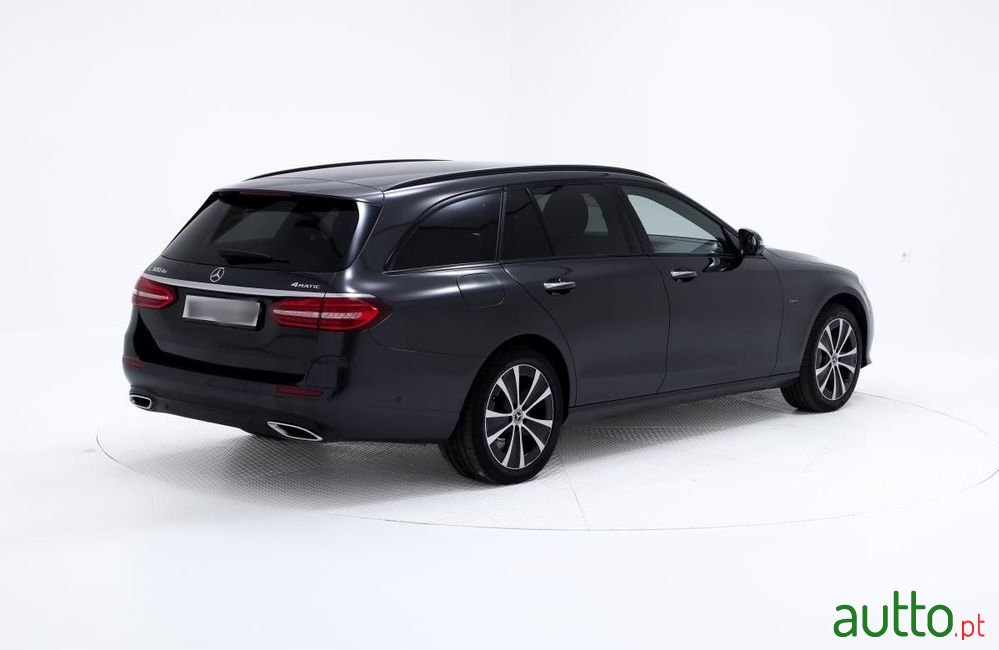 2021' Mercedes-Benz Classe E photo #3