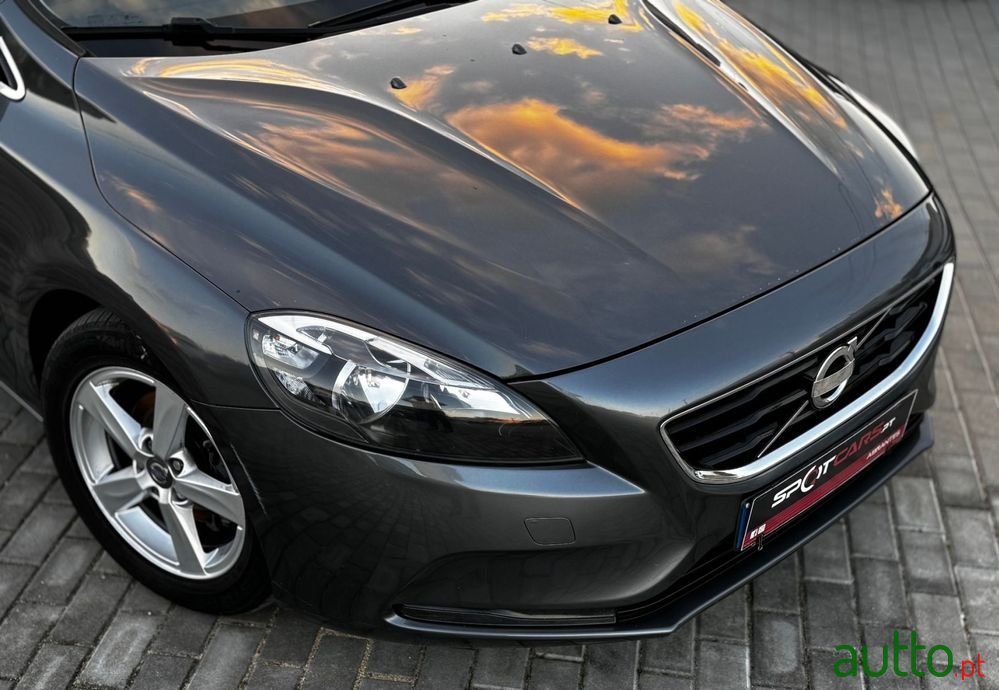 2013' Volvo V40 1.6 D2 Momentum photo #2