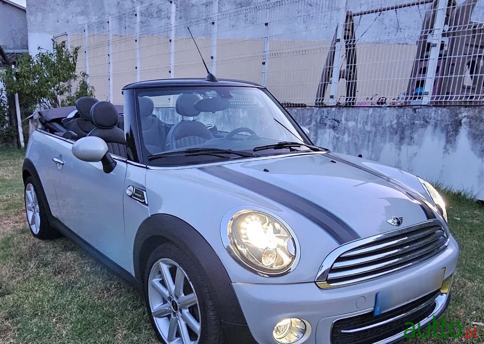 2014' MINI Cabrio Cooper D photo #4