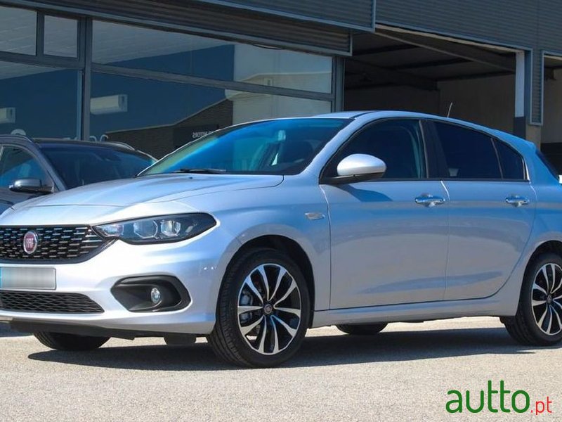 2021' Fiat Tipo Station Wagon photo #3