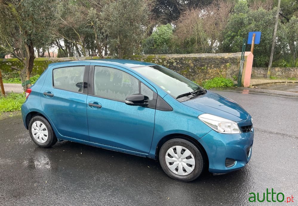 2013' Toyota Yaris photo #1