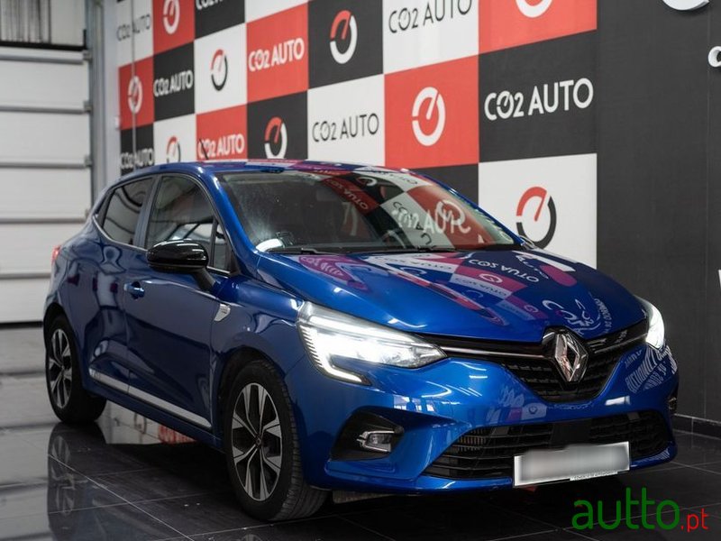 2021' Renault Clio photo #1
