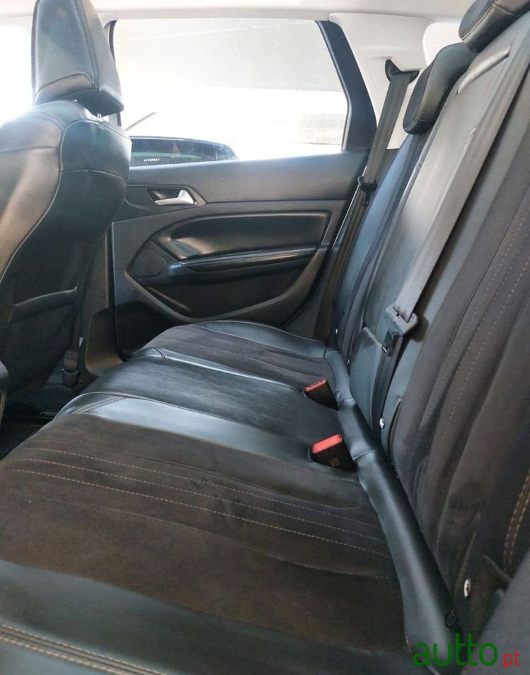 2015' Peugeot 308 photo #3