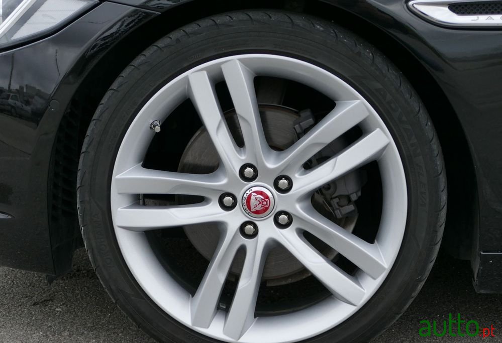 2017' Jaguar XE photo #5