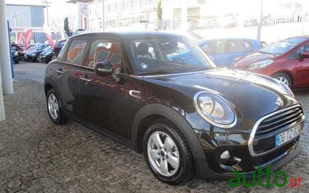 2017' MINI Cooper D photo #1