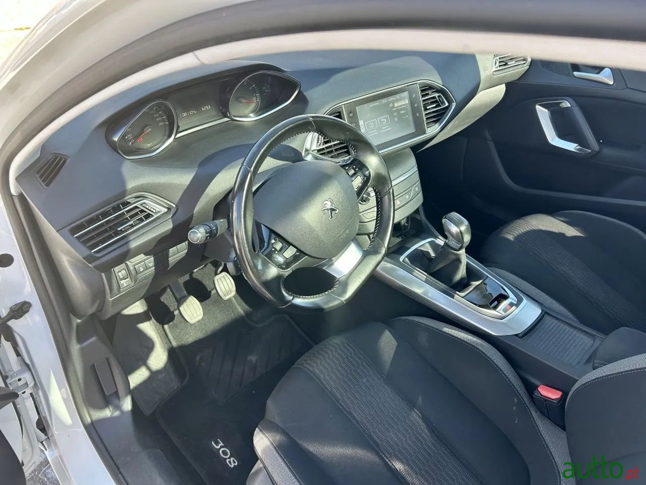 2015' Peugeot 308 photo #5